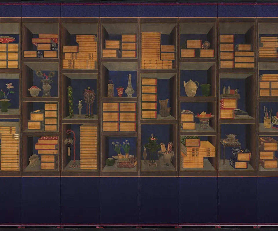 Detail of Books and Scholars’ Accoutrements by Yi Taek-gyun. A painted folding screen shows shelves filled with books, vessels and scholars’ objects.